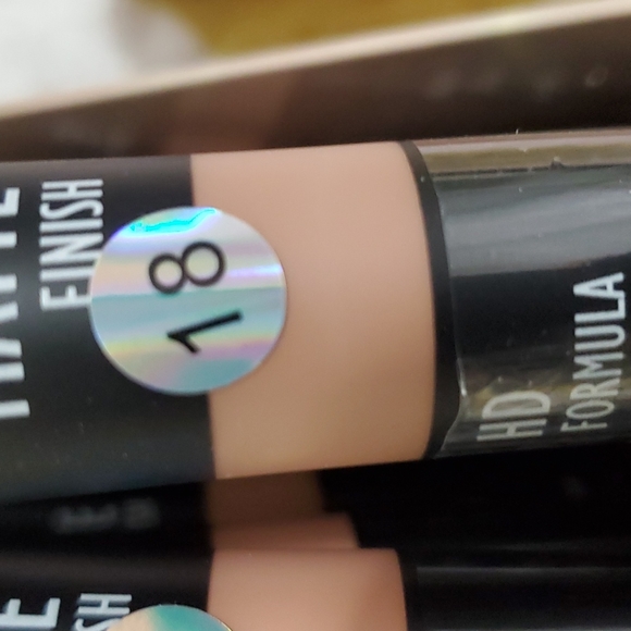 Amuse Skin Perfecting Natural Matte Liquid Foundation - Picture 8 of 8